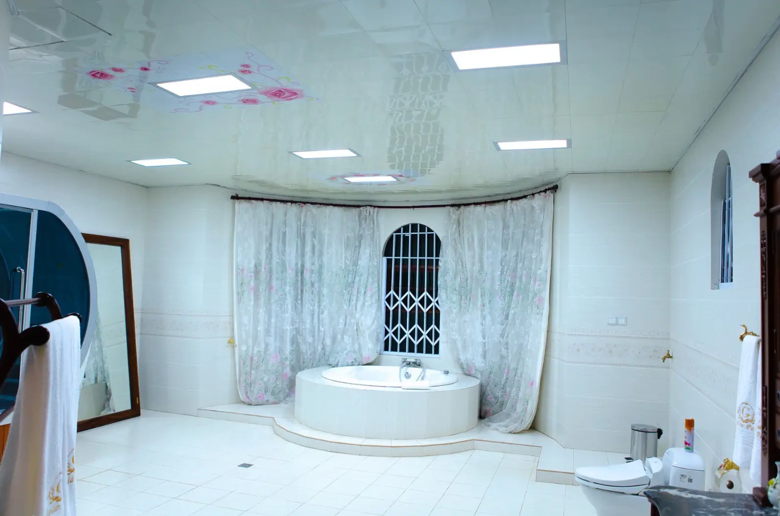 Presidential Room 8